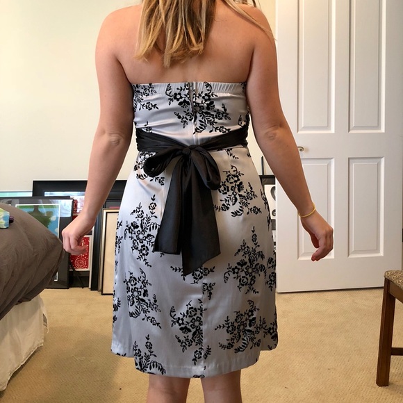 Grey / Silver and Black floral print dress - Picture 3 of 4